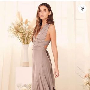 Worn only once for a wedding as a bridesmaid, the condition is like new.